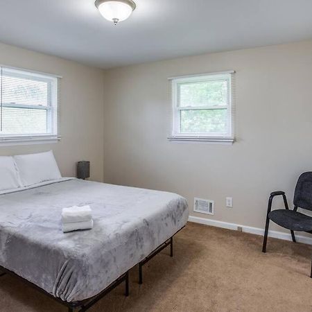 {Quiet Suburban Ranch Hot Tub} Mins Arpt/Rit/Dwnt Apartment โรเชสเตอร์ ภายนอก รูปภาพ
