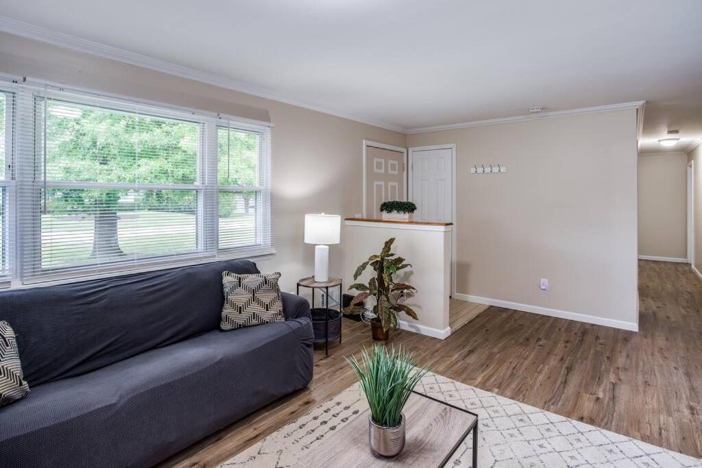 {Quiet Suburban Ranch Hot Tub} Mins Arpt/Rit/Dwnt Apartment โรเชสเตอร์ ภายนอก รูปภาพ